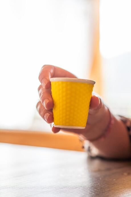 TASSE CAFE NID D'ABEILLE EN SILICONE - VERT ANIS – Image 3