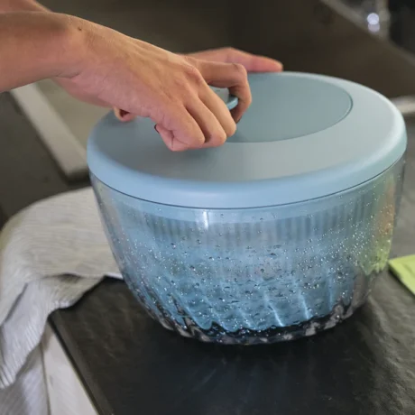 ESSOREUSE À SALADE AVEC COUVERCLE Ø 26 cm - GUZZINI - BLEU MAT – Image 3